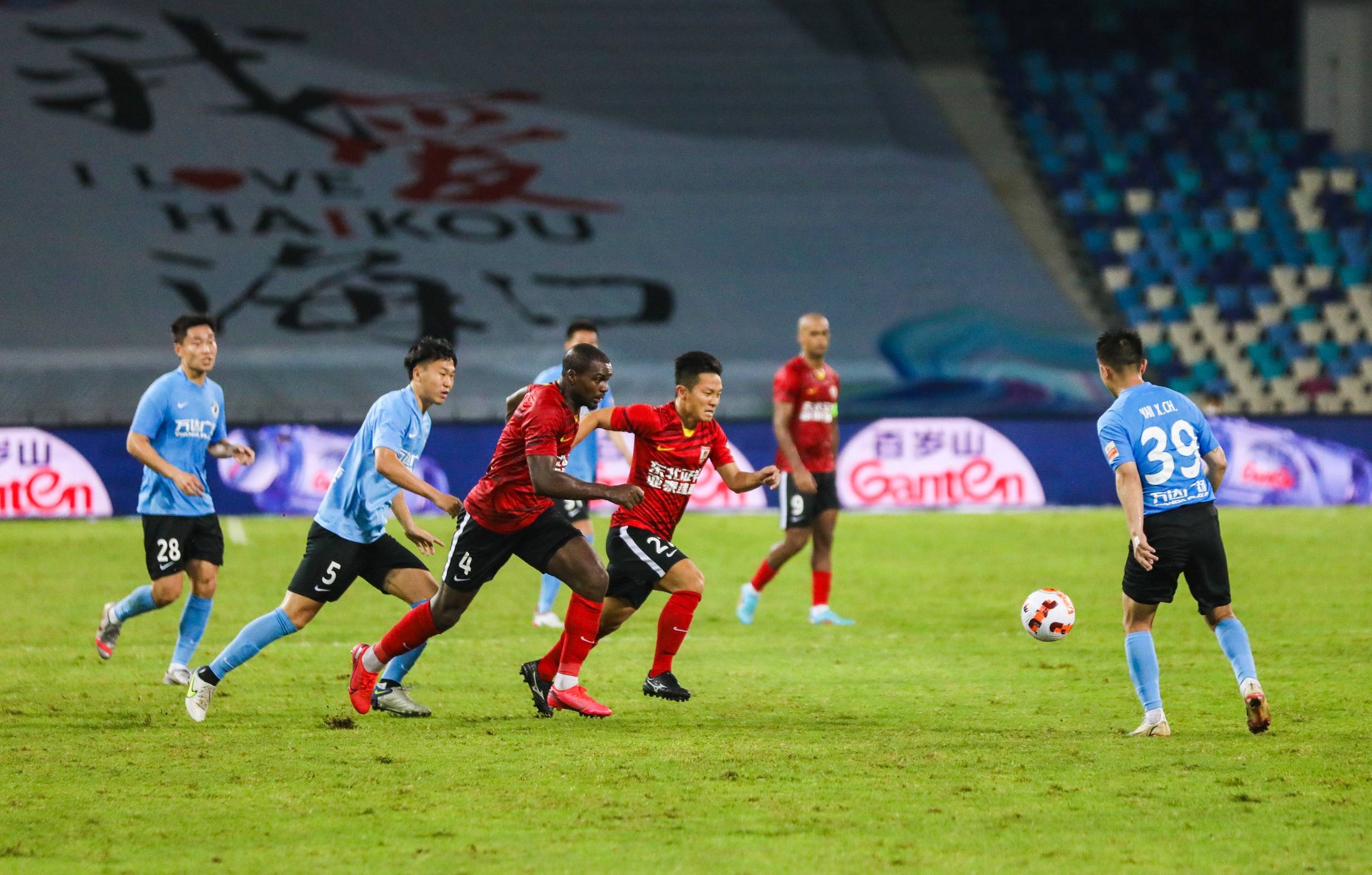 她在比赛中 她在比赛中